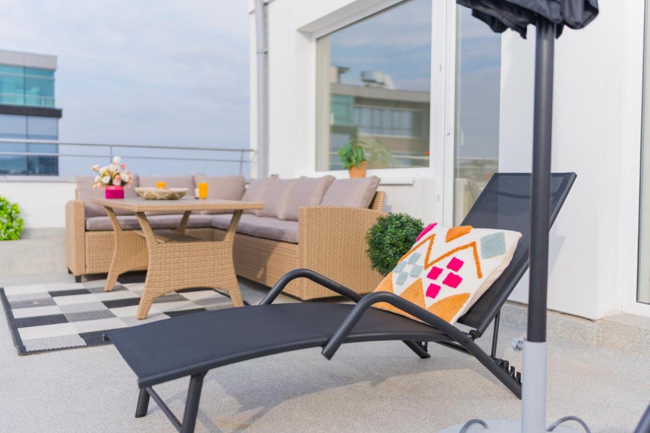 Penthouse With Huge Rooftop Terrace & City View Bucharest Exterior photo