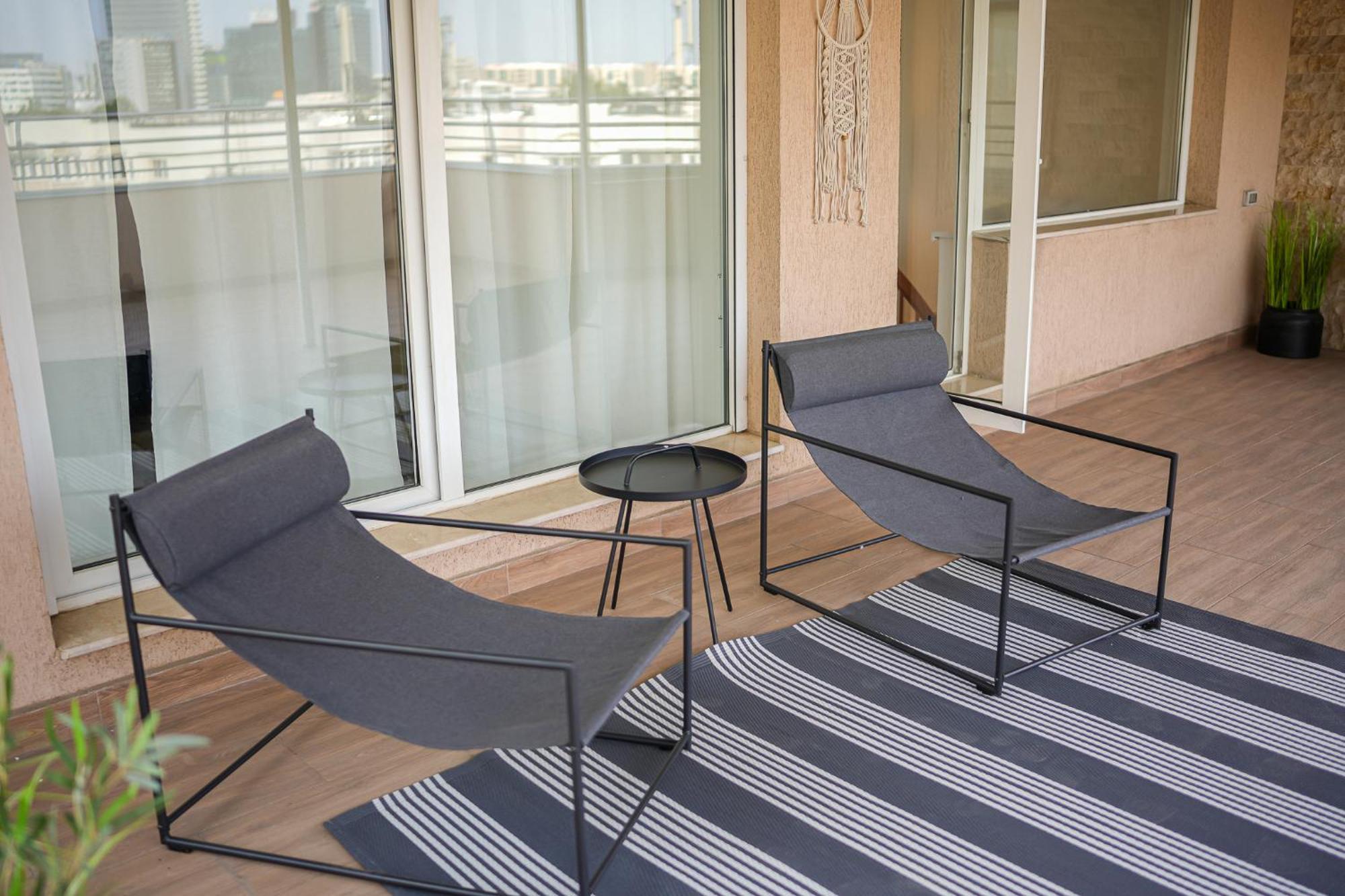 Penthouse With Huge Rooftop Terrace & City View Bucharest Exterior photo